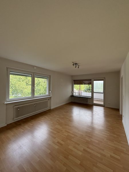 Geräumige 4 - Zimmer Wohnung mit Balkon sucht Familie!